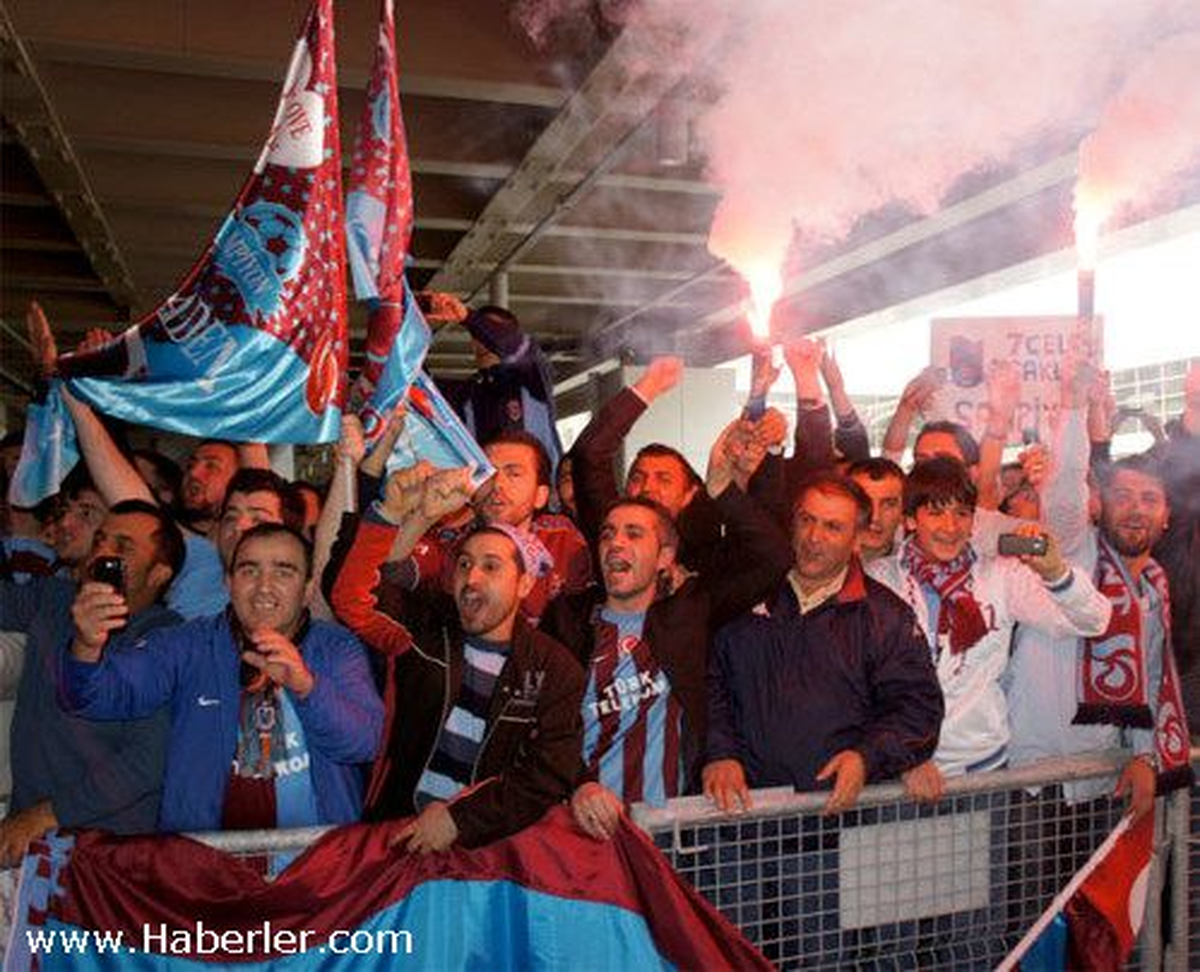 Trabzonspor\'a İstanbul\'da Coşkulu Karşılama