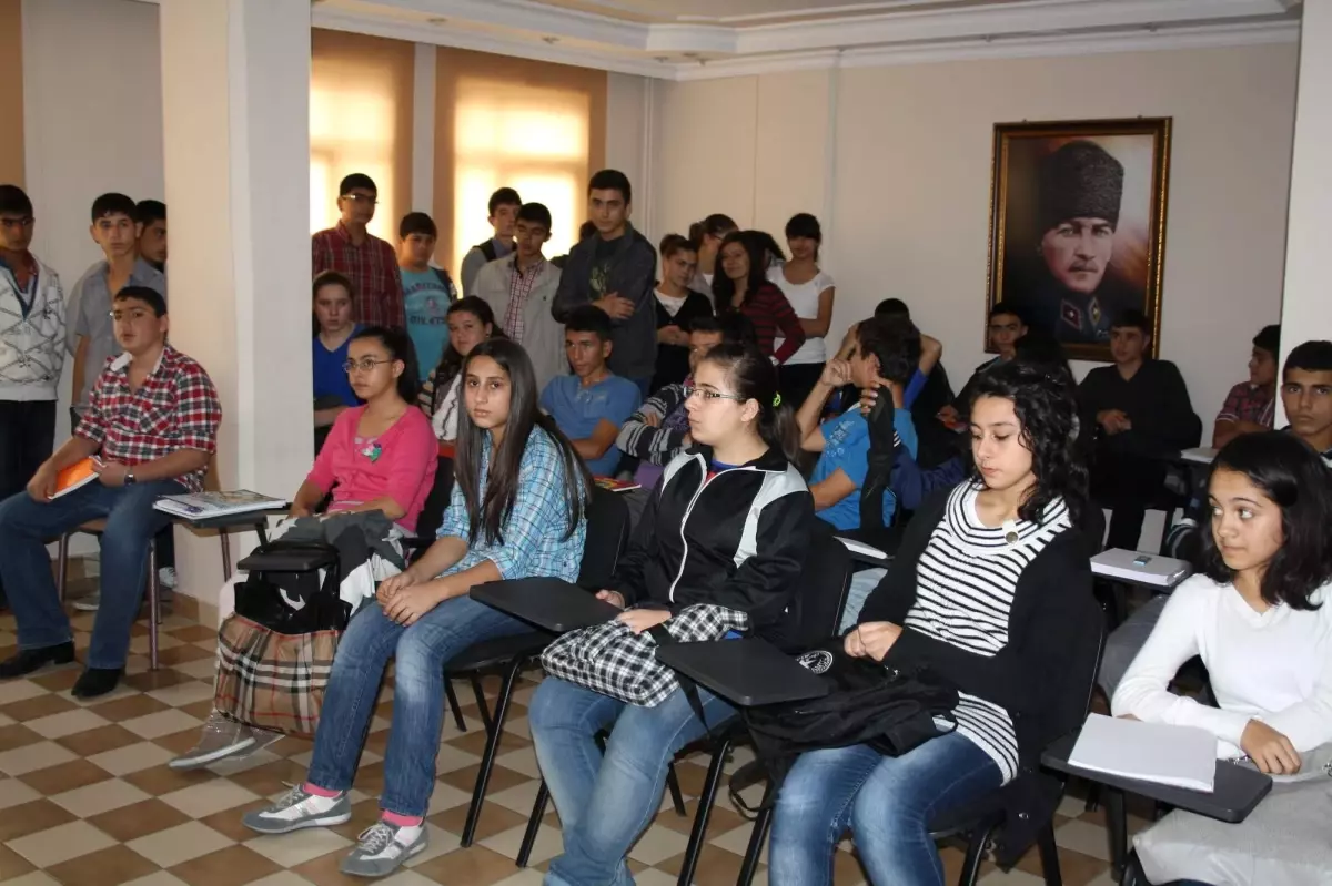 Türk Metal-Sen Üye Çocuklarına Ders Veriyor