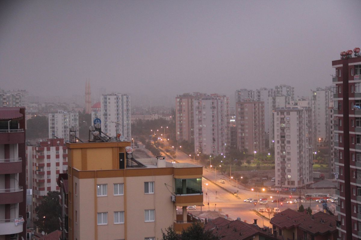 Adana\'yı Toz Bulutu Kapladı