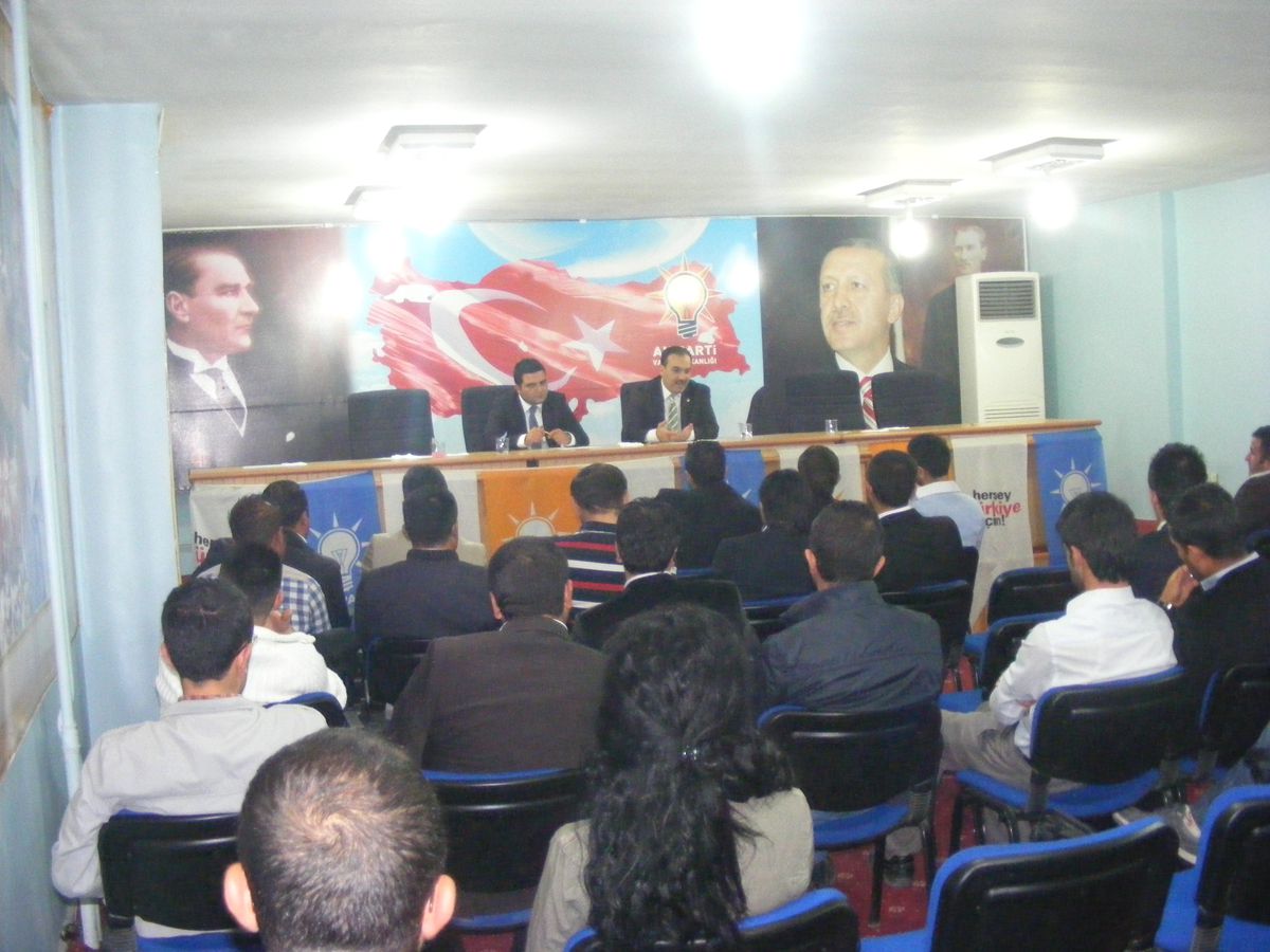 AK Parti\'den 18 Yaş Açıklaması