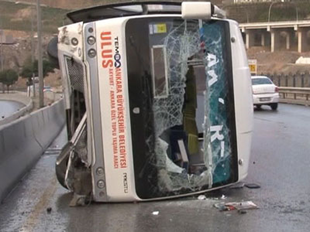 Ankara\'da Belediye Otobüsü Devrildi: 5 Yaralı