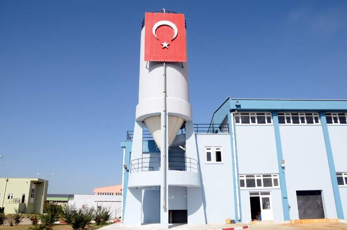 Balıkesir Belediyesinden Led Işıklı Dev Türk Bayrağı