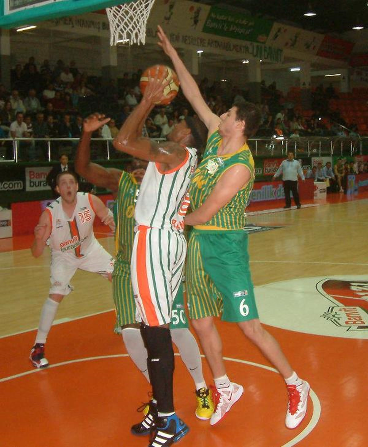 Banvit- Olin Edirne: 62- 51