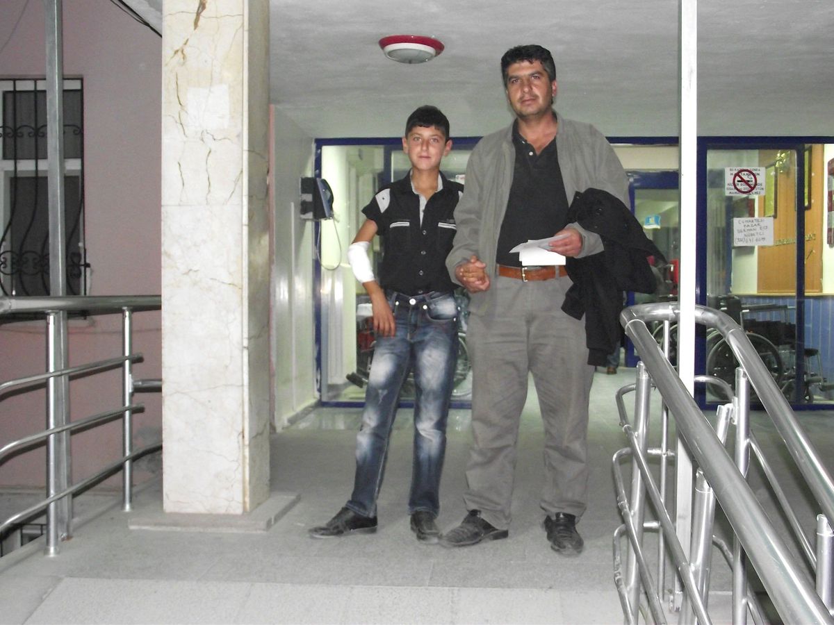 Başıboş Köpeğin Isırdığı Çocuk Hastanelik Oldu