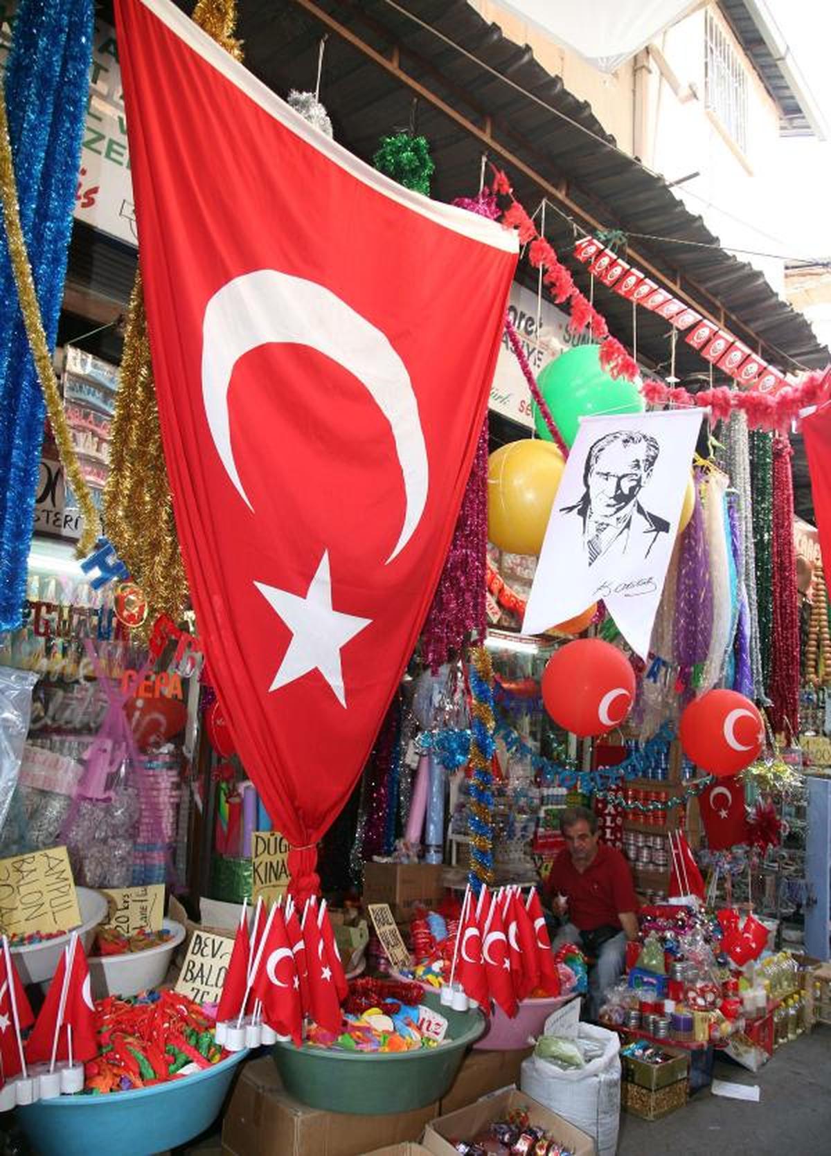 Bayram Öncesi Bayrak İlgisi