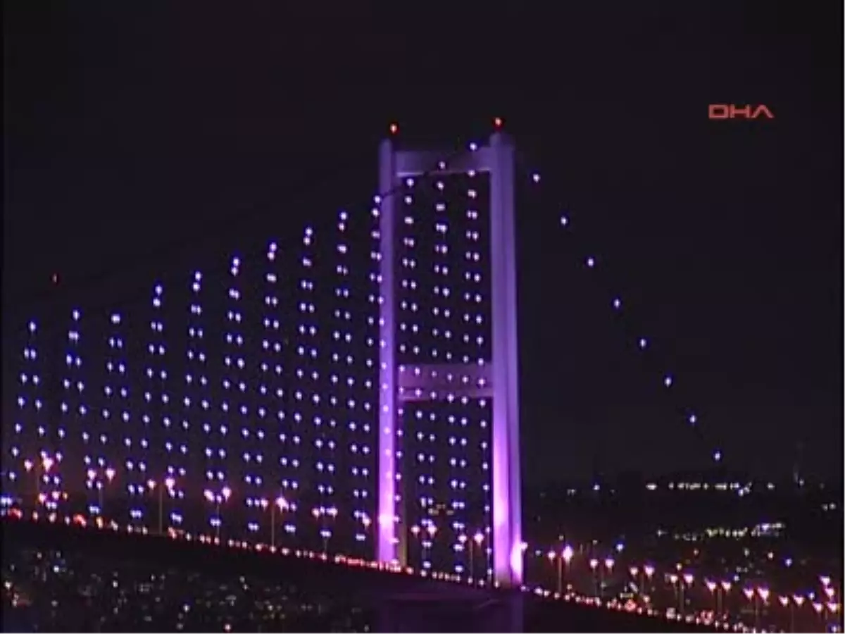 Boğaziçi Köprüsü \'Pembe\'ye Büründü