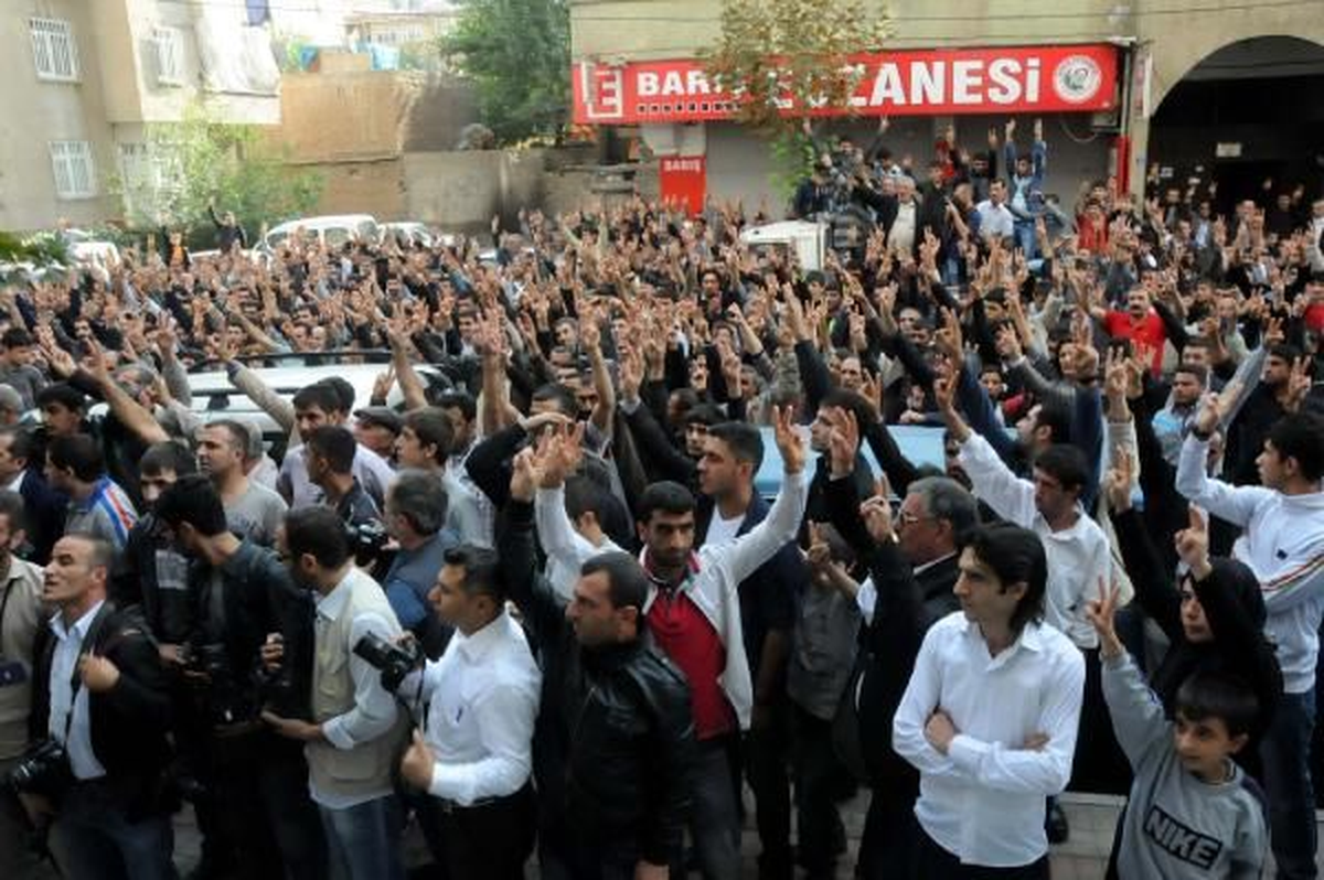 Diyarbakır\'da Açlık Grevine Destek Gerginliği
