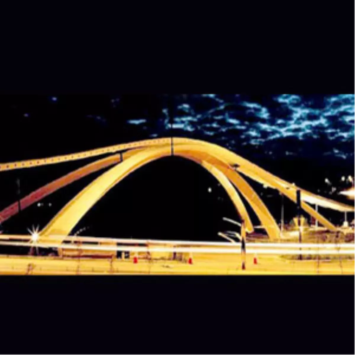 Haliç\'e, da Vinci Köprüsü