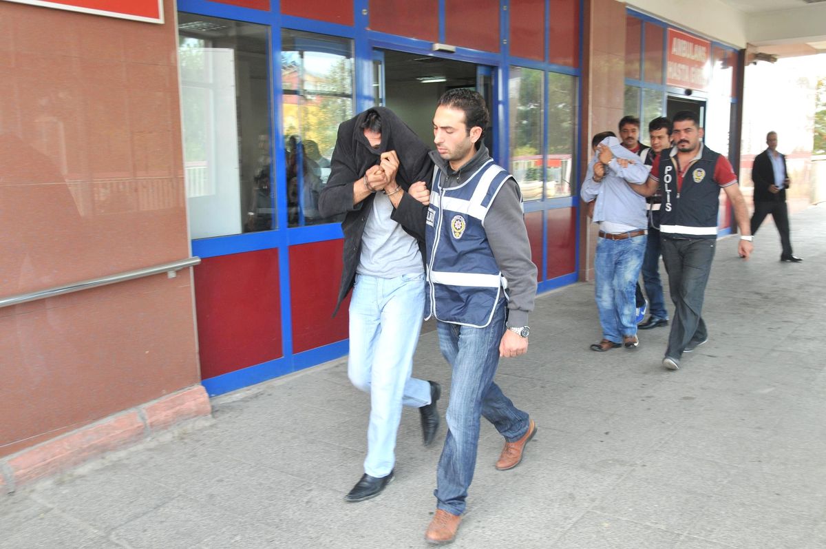Hırsızlar Buldukları Her Şeyi Çaldı