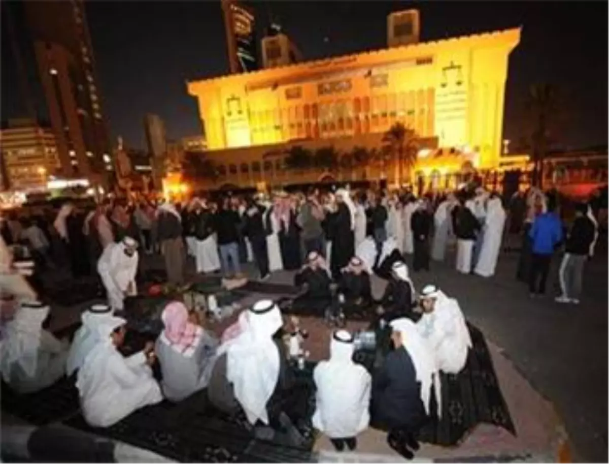 Kuveyt\'te Yönetim Karşıtı Gösteriler