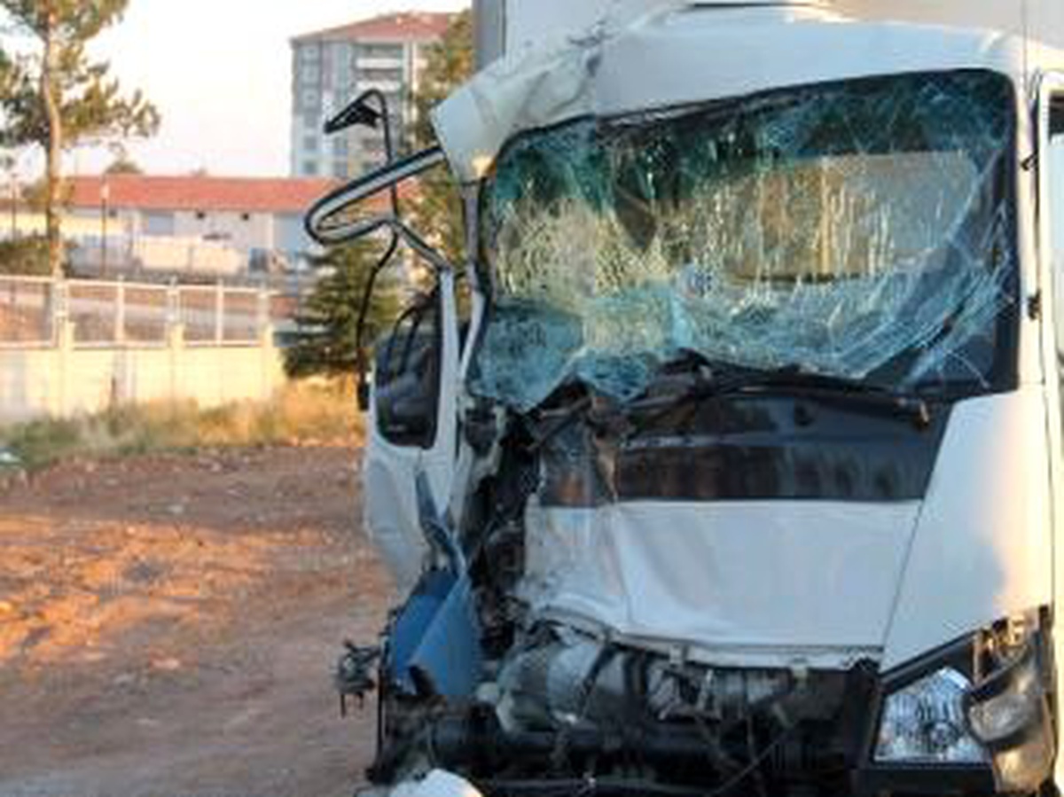 Lastiği Patlayan Kamyonet Takla Attı: 1 Yaralı