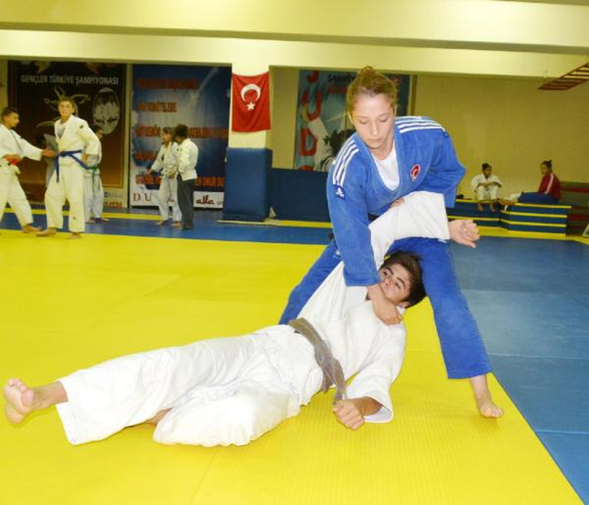 Sakatlığına Rağmen Judoyu Bırakmadı, Avrupa İkincisi Oldu
