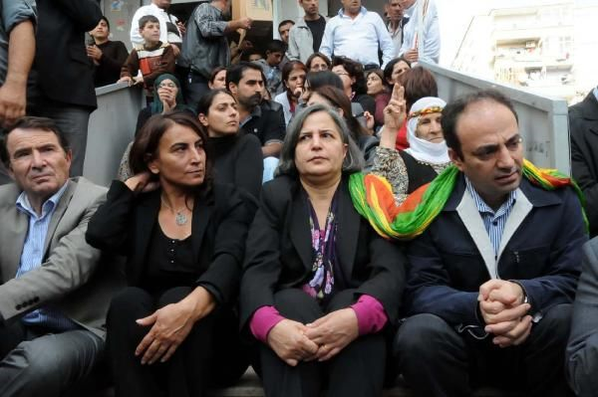 Şanlıurfa BDP\'liler Açlık Grevinin Bitmesini İstedi BDP\'liler Açlık Grevinin Bitmesini İstedi