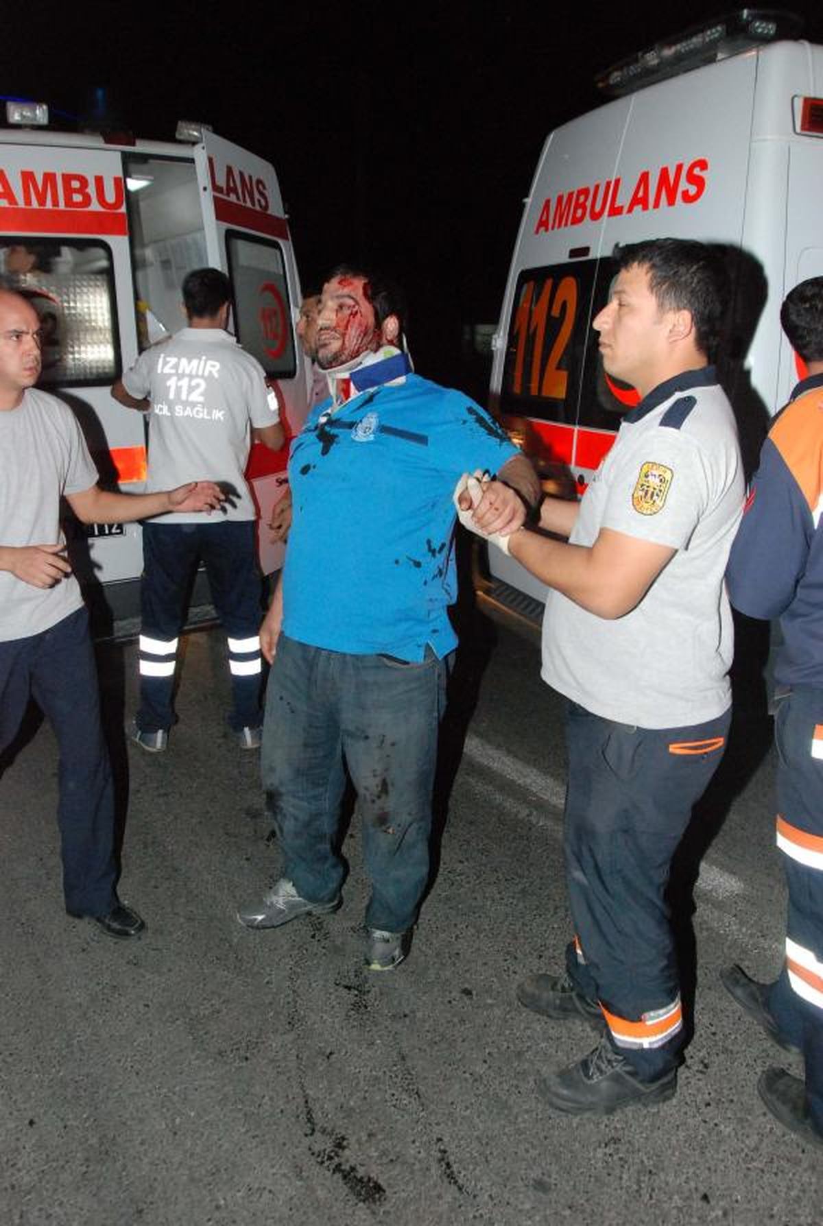 Taksi ile Otomobil Çarpıştı: 3 Yaralı