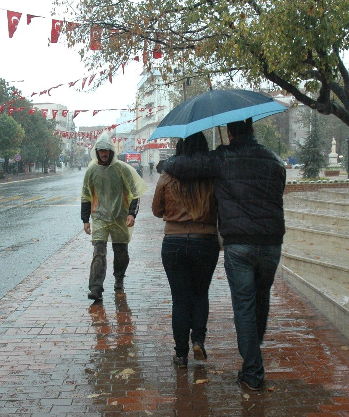 Tekirdağ\'da Sağanak Yağış Etkili Oldu