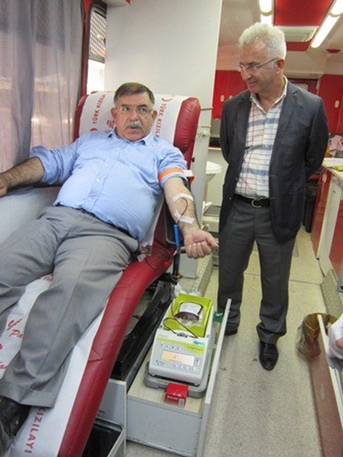 Vali, Cumhuriyet Başsavcısı ve Adalet Komisyonu Başkanı Kan Bağışında Bulundu