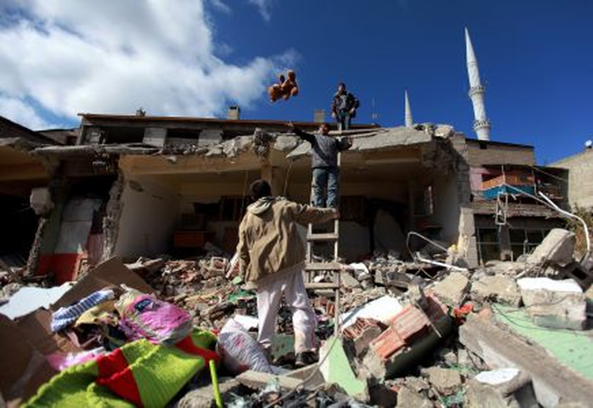 "13.41 Fotoğraflarla Van Depremi" Sergisi