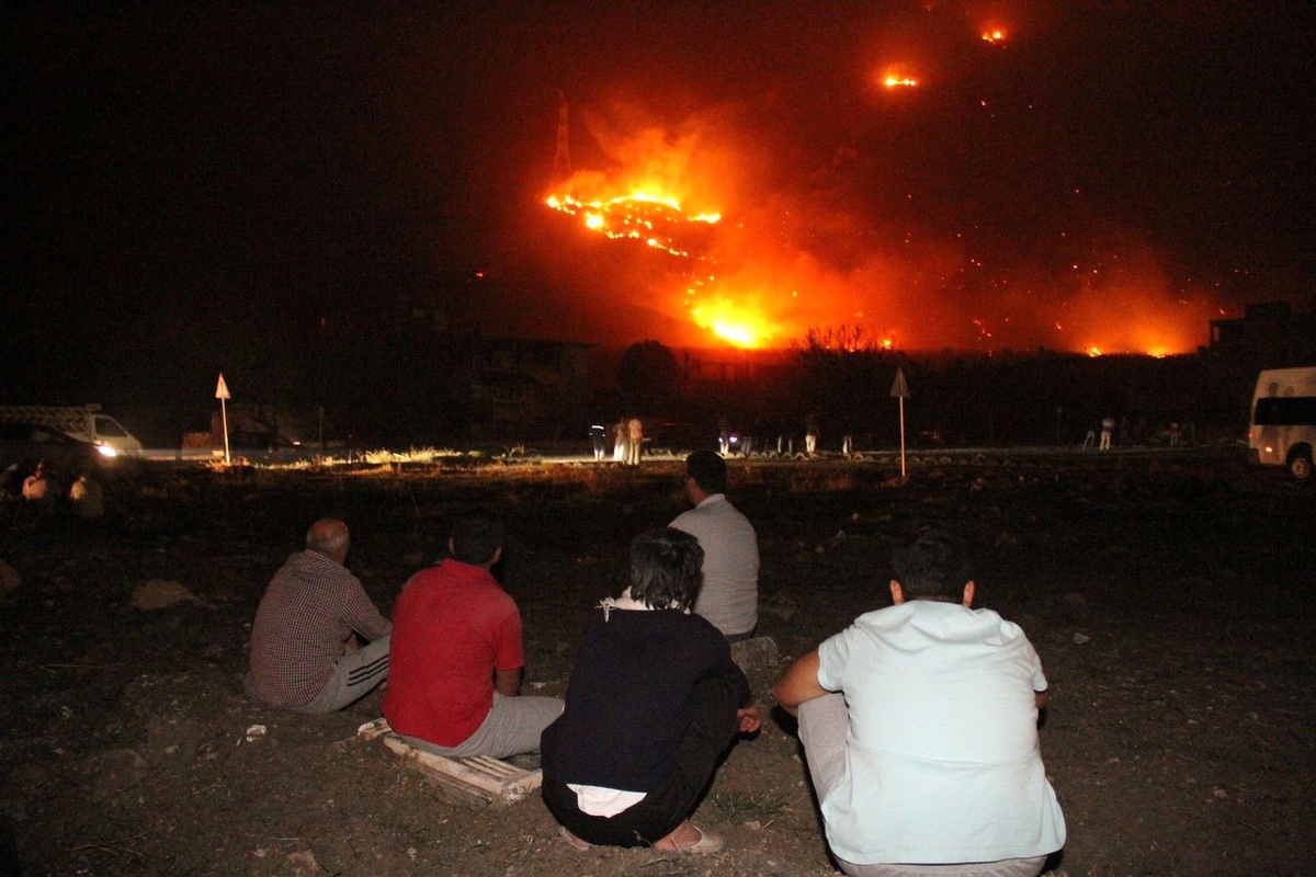 Amanoslar Alev Alev Yanıyor