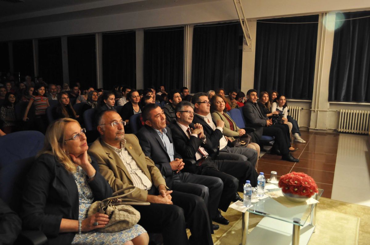 Başkan Hac\'da, Rezillik Sahnede