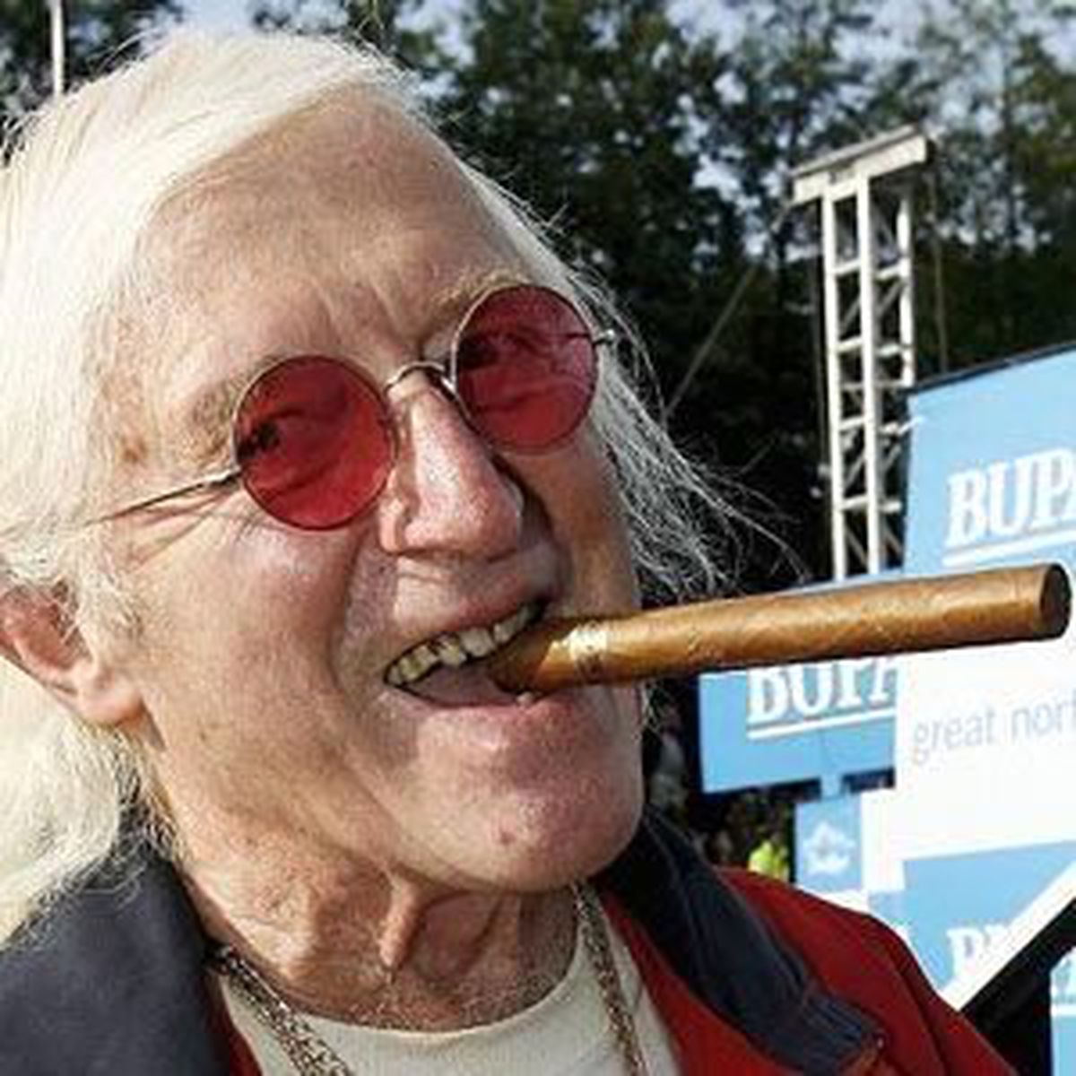 Bbc Sunucusu Savile Hakkındaki Cinsel Taciz İddiaları