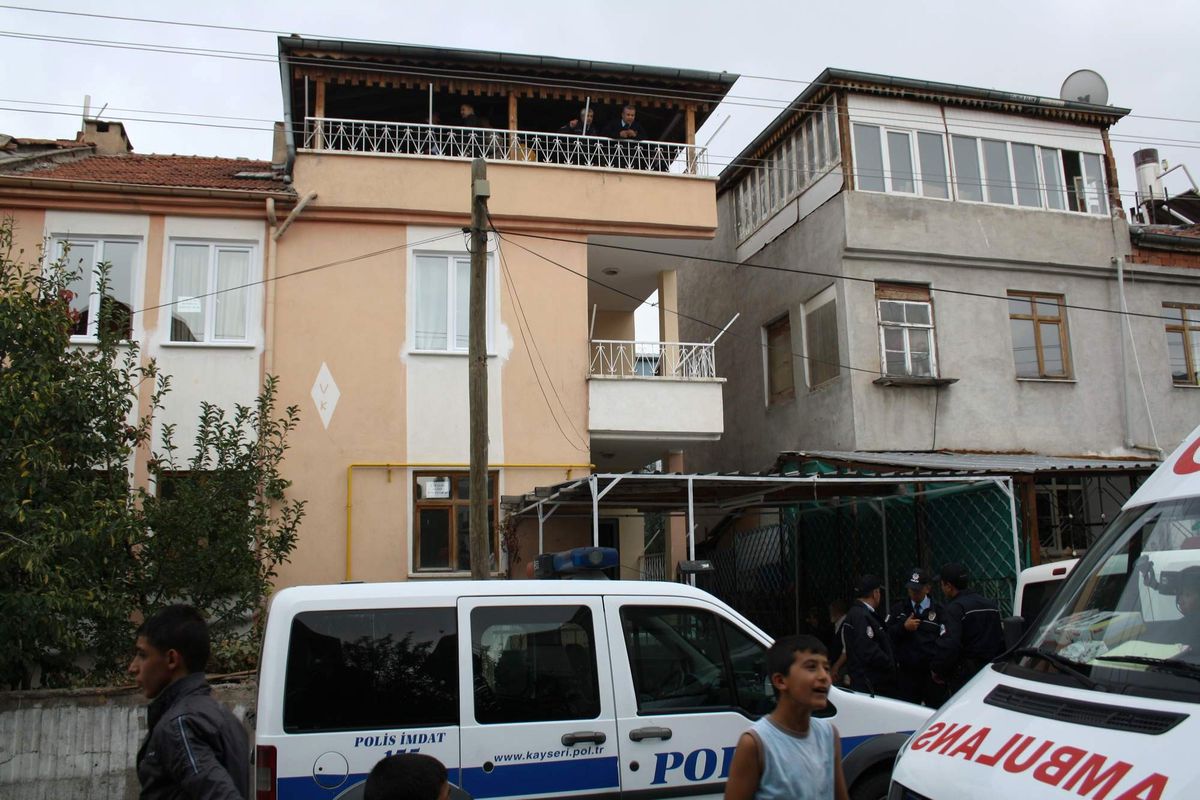 Bunalıma Giren Genç Kendini Astı