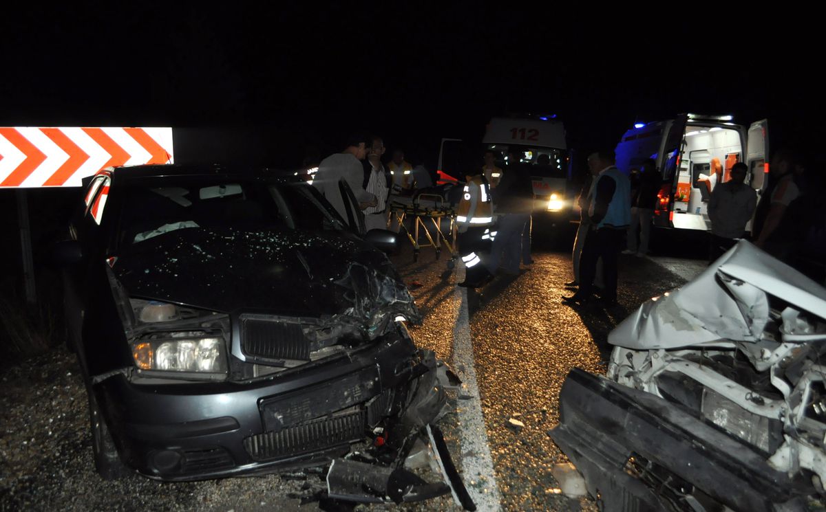Demirci\'de Trafik Kazası: 2 Yaralı