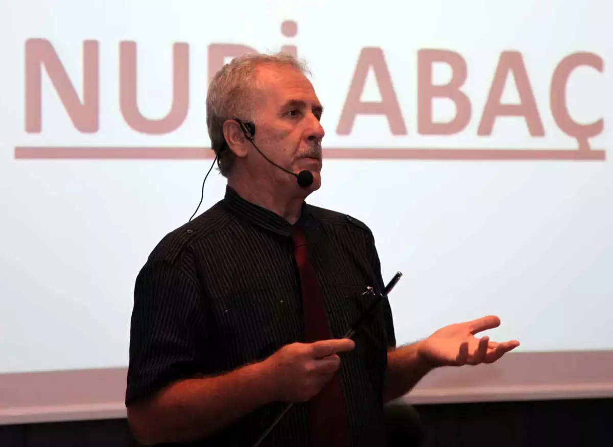 Gaün'de 'Naif Sanat ve Nuri Abaç' Konulu Konferans Düzenlendi