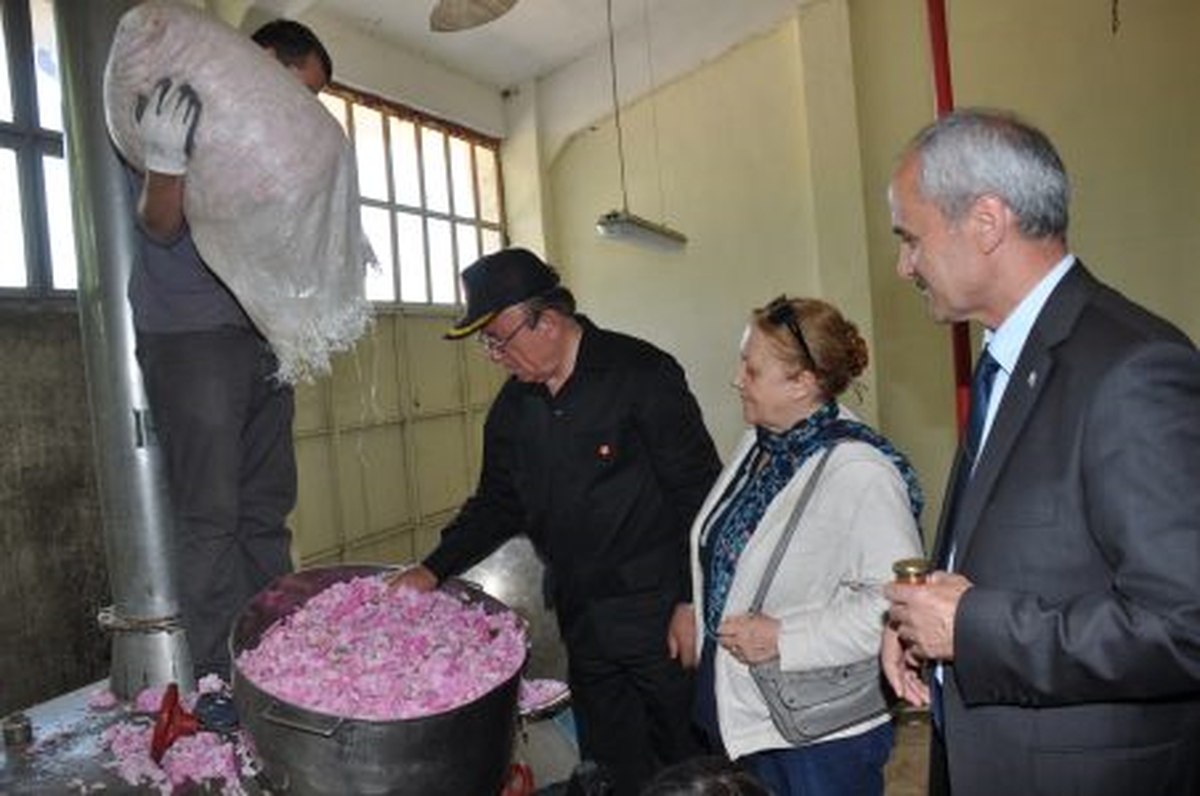 Gülbirlik Genel Müdüründen Vali Oğuz\'a Ziyaret
