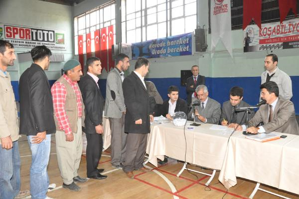 Hakkari\'de 160 Kişi Kura ile 8 Aylık İş Sahibi Oldu