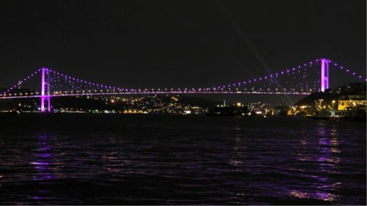 İstanbul Pembeye Boyandı