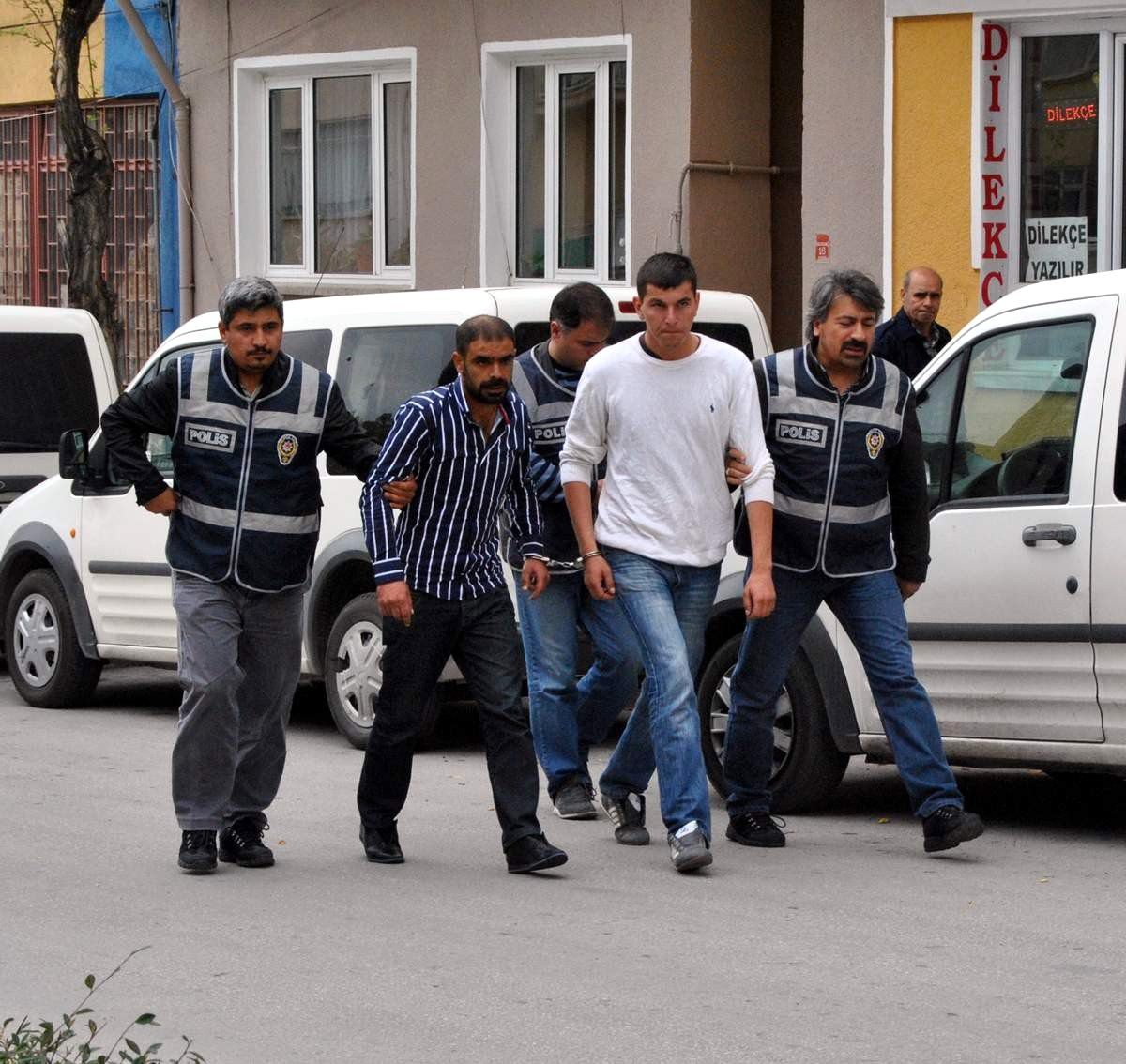 İşyerine Ateş Ederek Kaçtıkları İddia Edilen Şahıslar Yakalandı