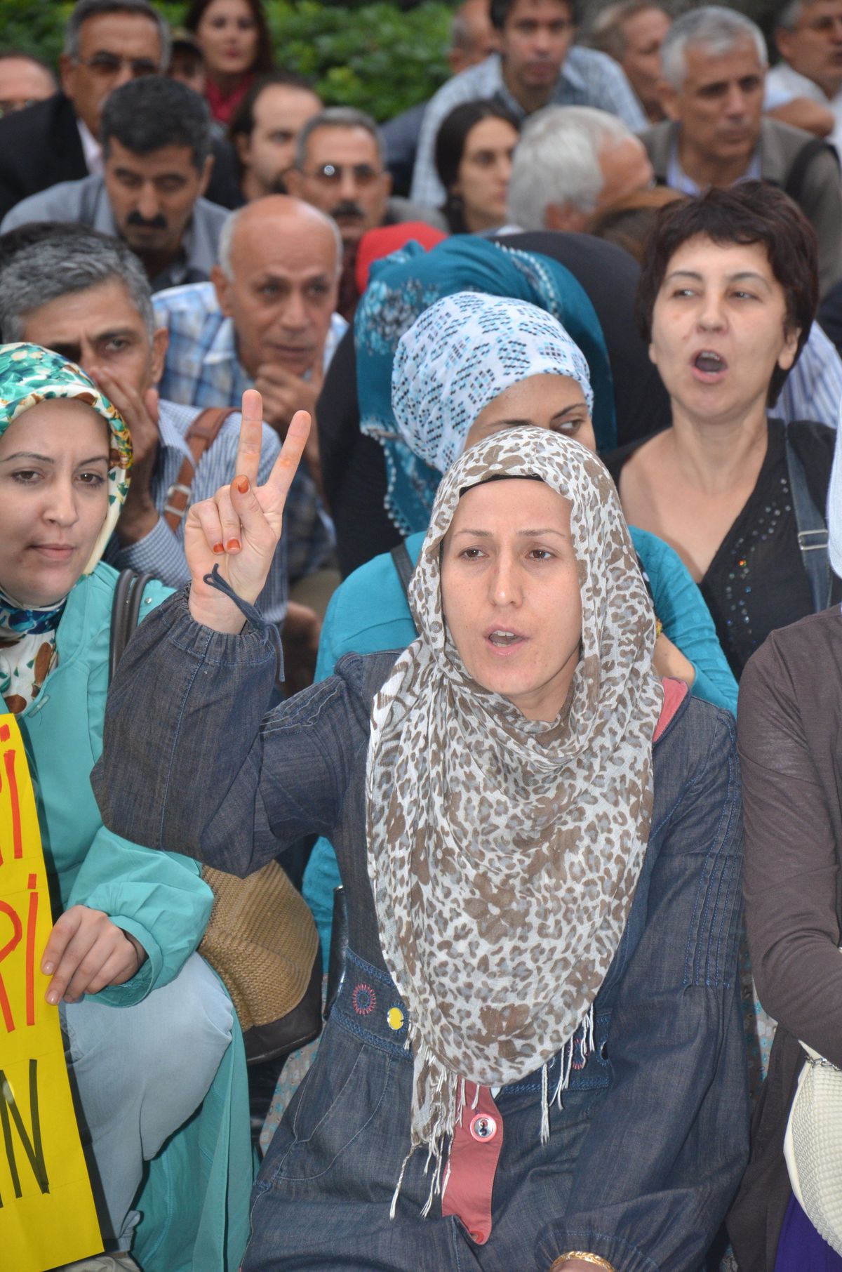 İzmir\'de Oturma Eylemi