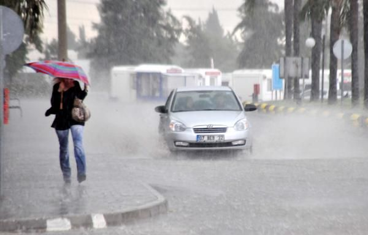 Kırklareli\'deki Sağanak Yağış