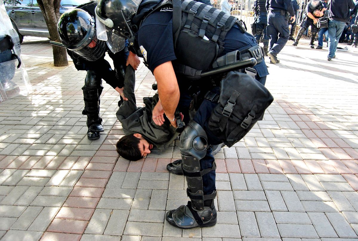 Kosova\'da Polis ile Göstericiler Çatıştı