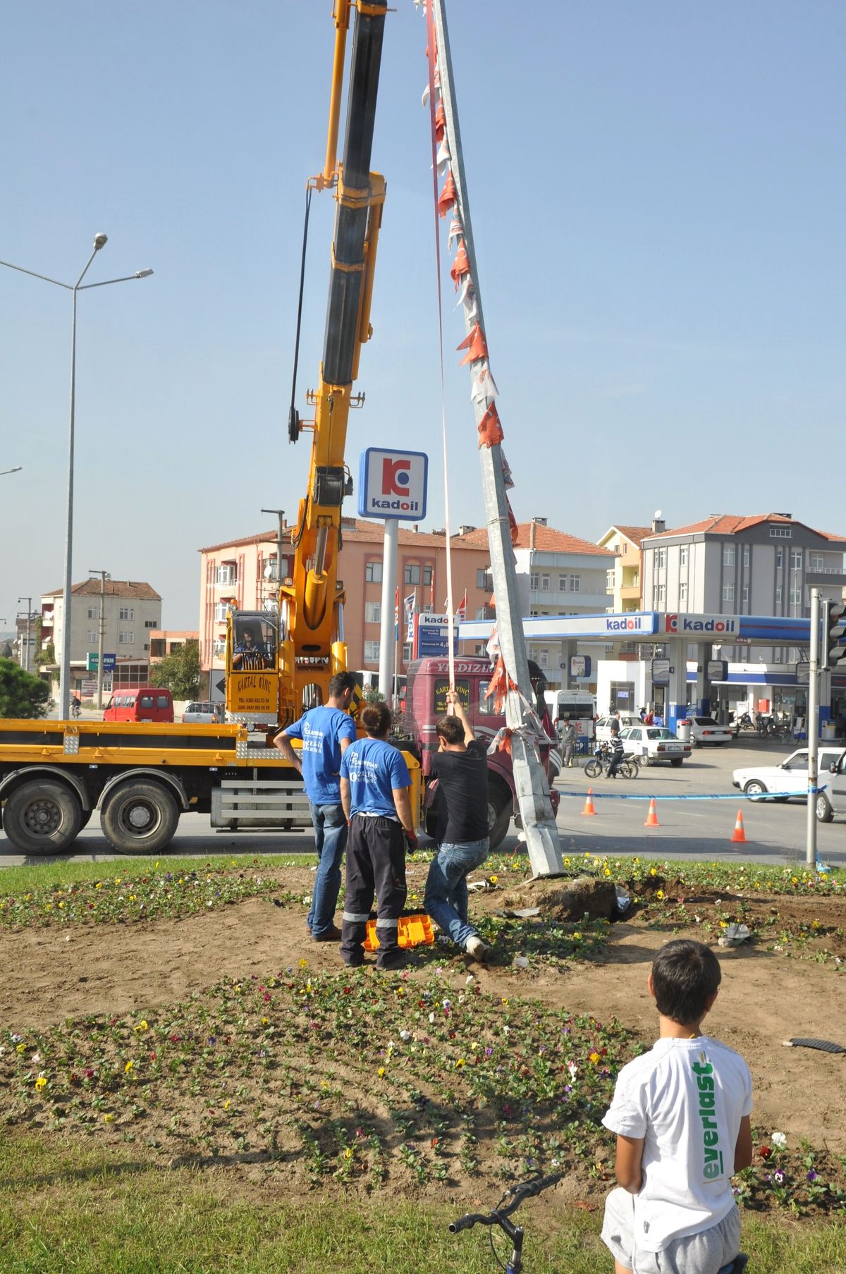 Otomobil Direğe Çarptı: 1 Yaralı