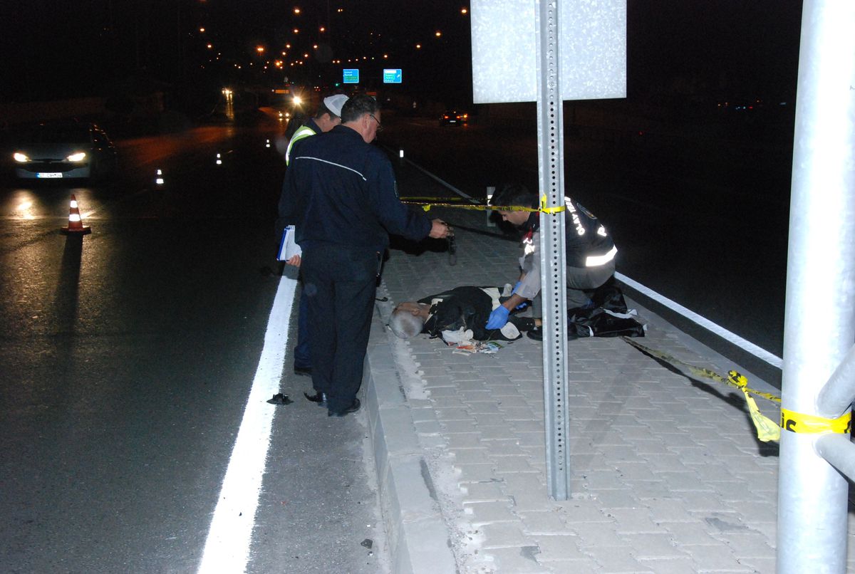 Otomobilin Çarptığı Adam Öldü