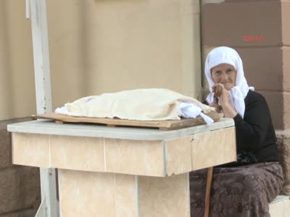 Sakarya Annesinin Başucuna Defnedildi "Eski Eşini ve Karnındaki Bebeğini Öldüren Şüpheli Ormanda...