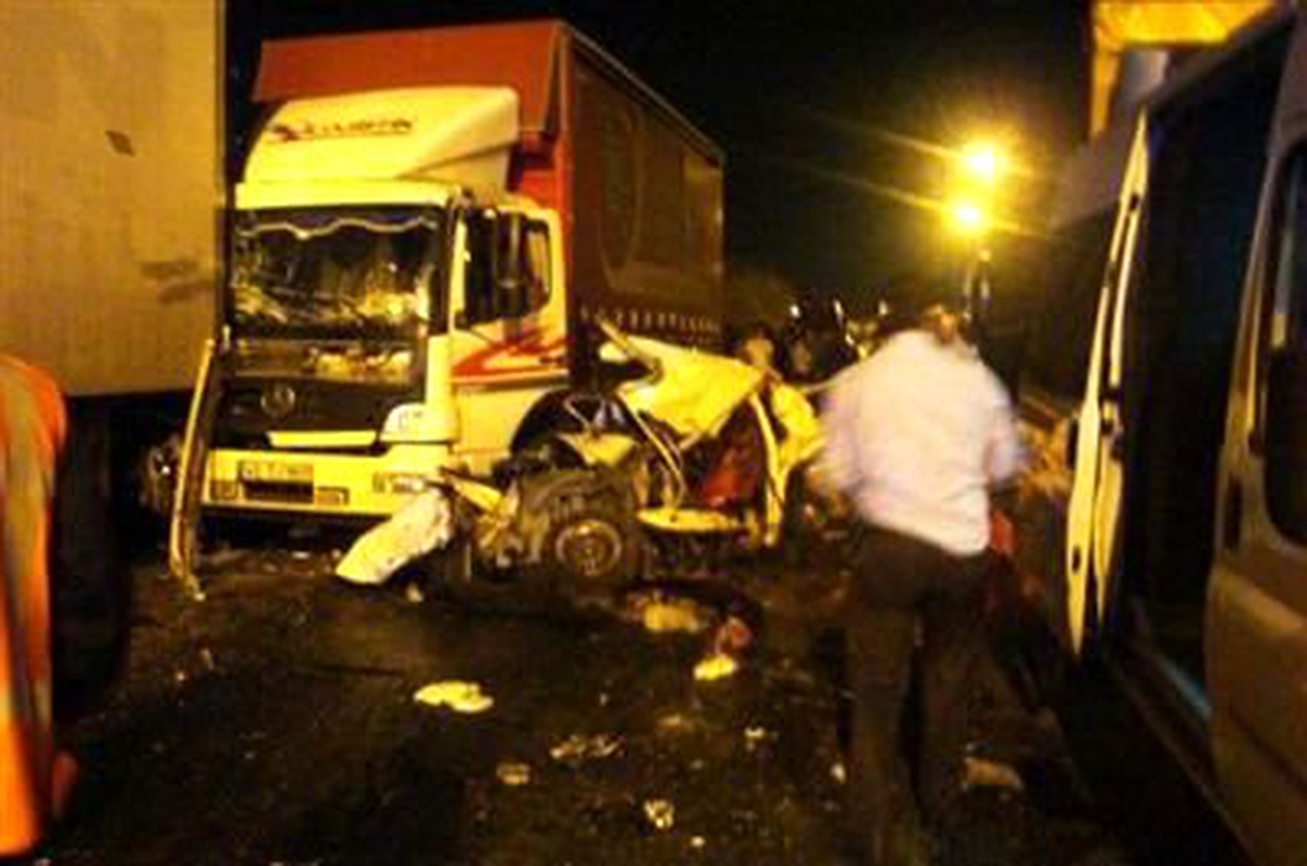 Tem Otoyolu\'nda Zincirleme Kaza: 1 Ölü 6 Yaralı