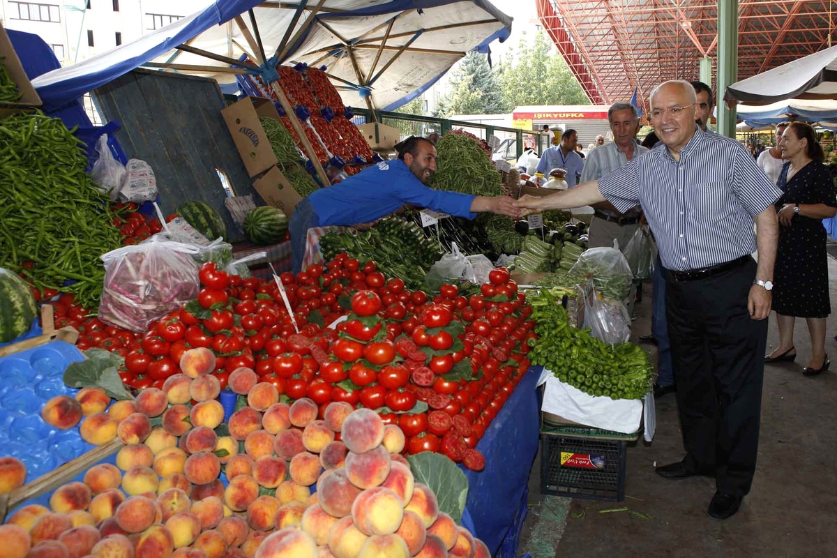 Yenimahalle Belediyesi\'nden Pazarcılara Nezaket Uyarısı