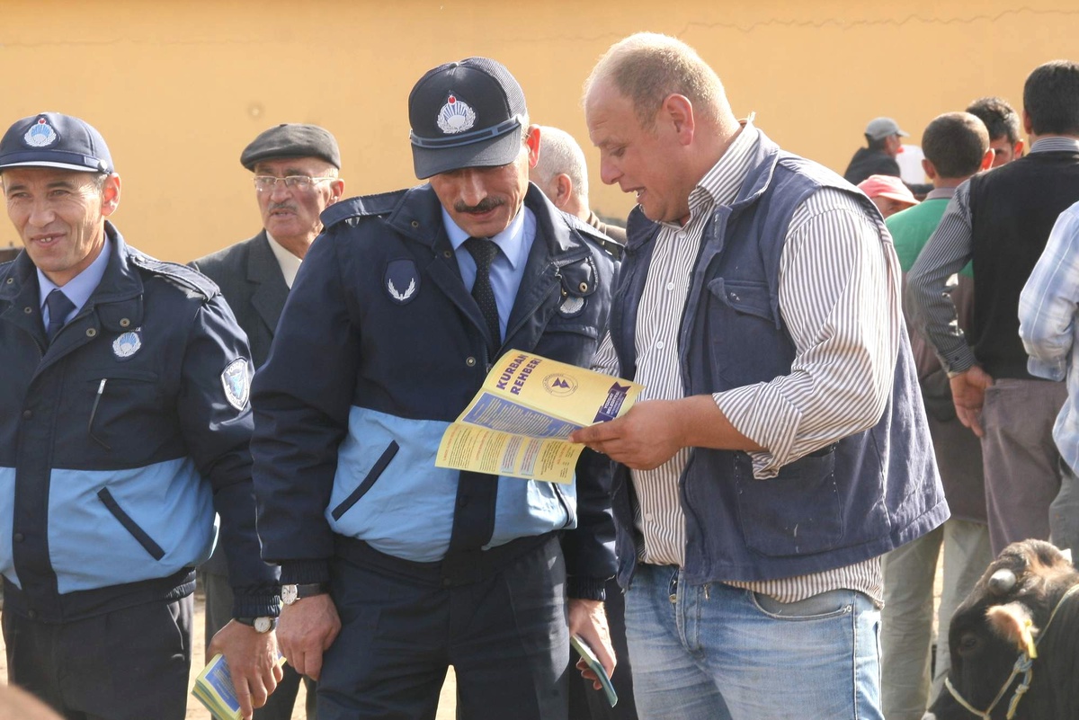 Yozgat Belediye Zabıta Ekipleri Vatandaşlara Kurban Kesim Rehberi Dağıttı