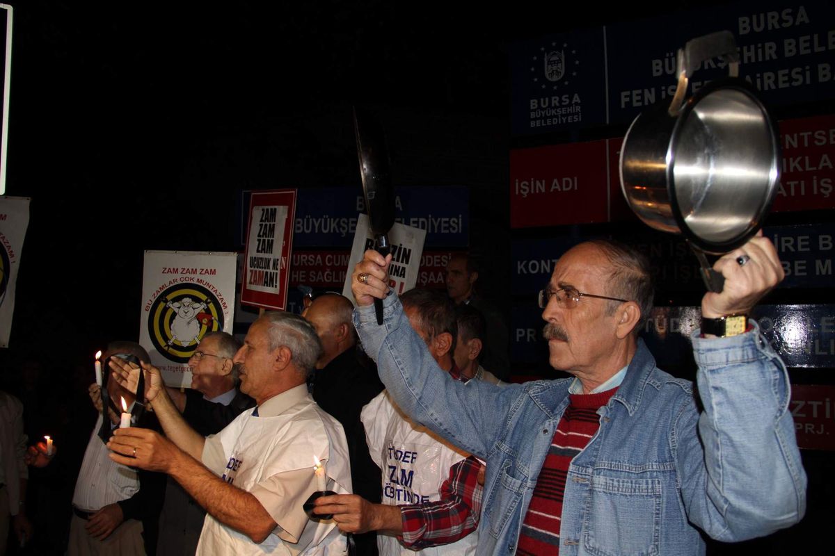 Zamlara Tencere, Tava ve Mumlu Protesto