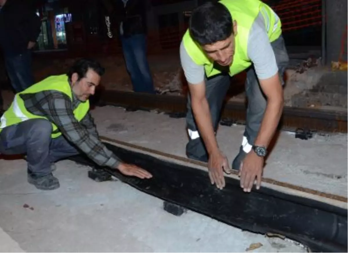 Altıparmak Caddesi\'ne Raylar Döşeniyor