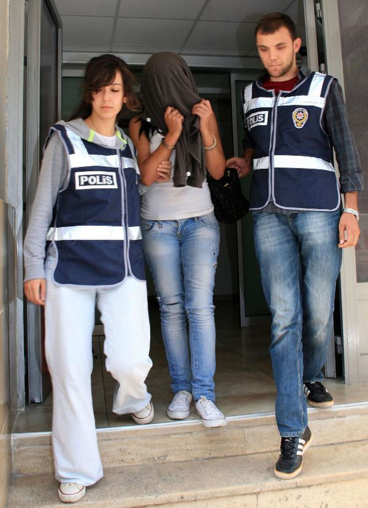 Atm Dolandırıcılarını Eşofmandan Yakalandılar