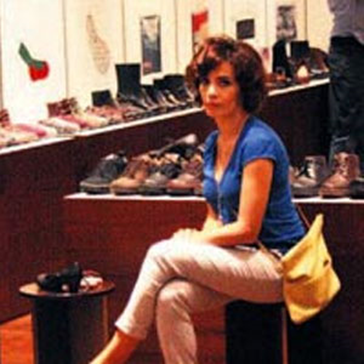 Ayakabı Denerken Yakalandı