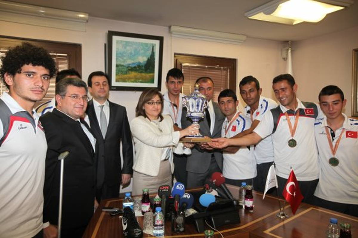 Bakan Şahin, Ampute Futbol Milli Takımı\'nı Kabul Etti