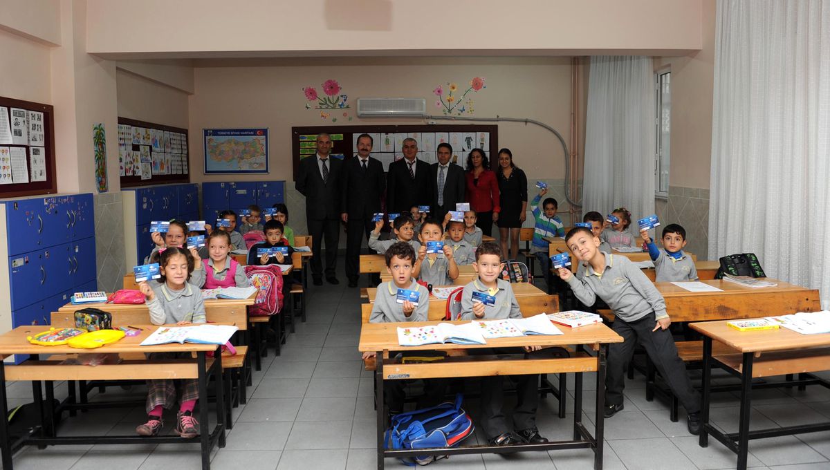 Başkan Akaydın\'dan Çocuklara Bayram Hediyesi