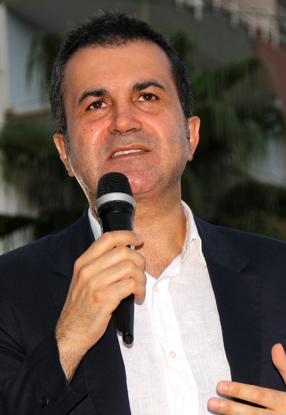 Çelik\'ten "Kral Çıplak" Çıkışı