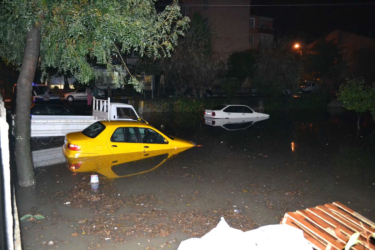 Çerkezköy ve Saray'da Su ve Sel Baskınları