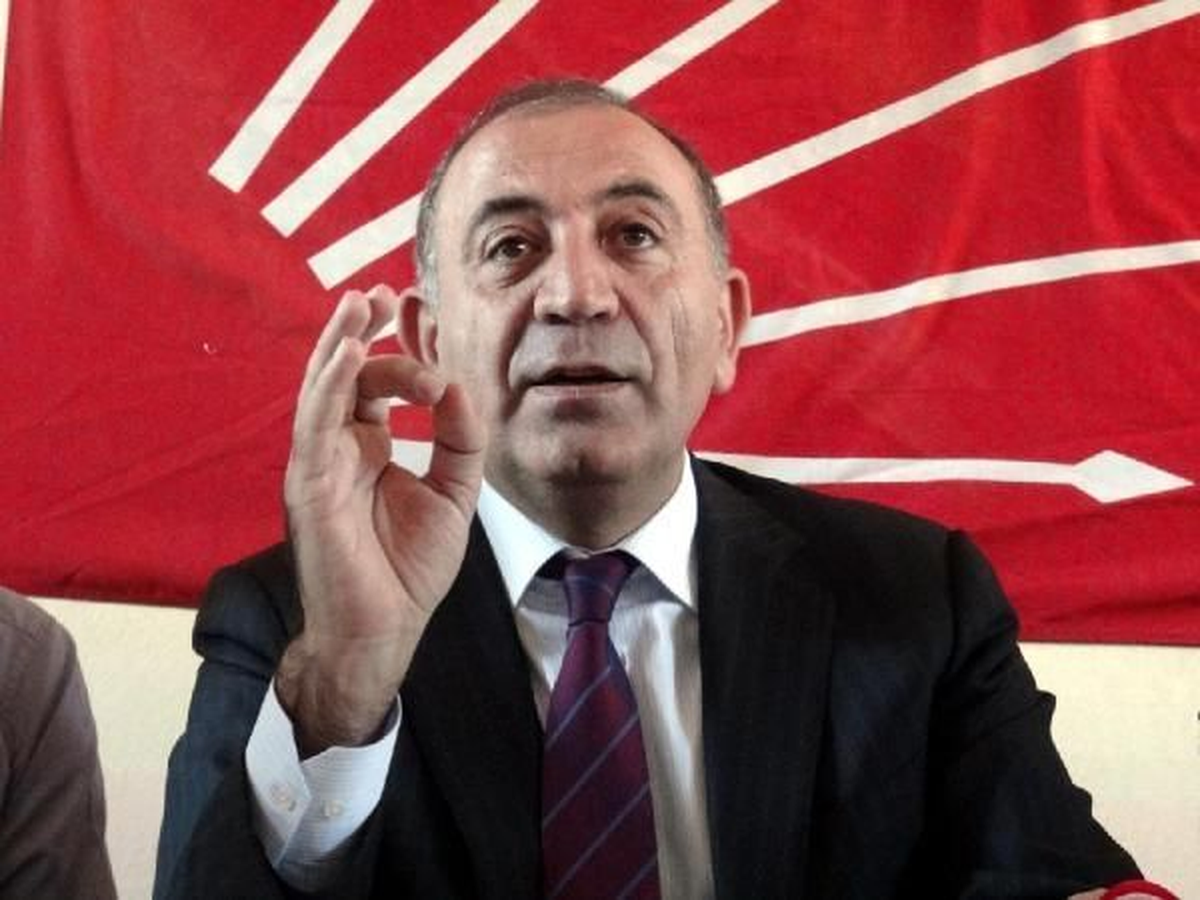Chp\'li Tekin: "Yürüyüş Yasağı Valiliğin Alnında Kara Bir Leke"