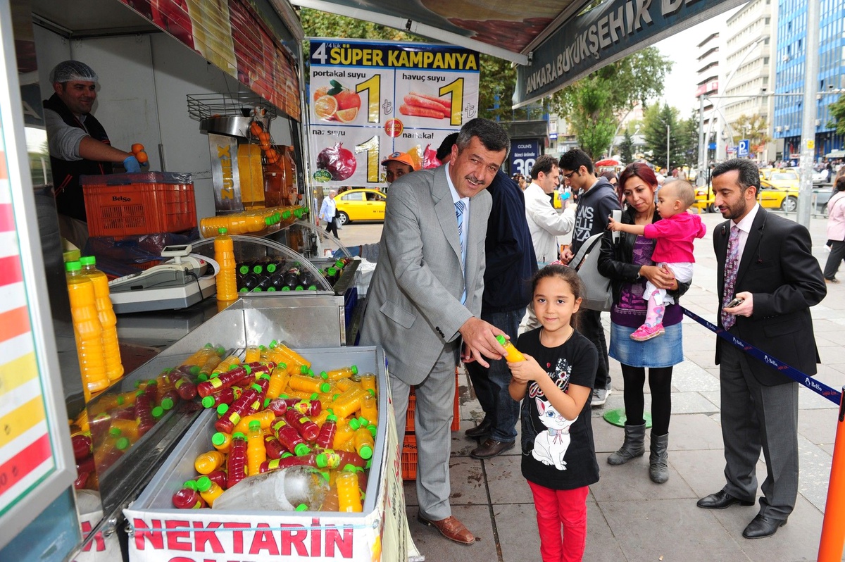 Çocuğunuz "Meyve Suyu" Diye Kimyasallardan Oluşan Renkli Suları İçmesin